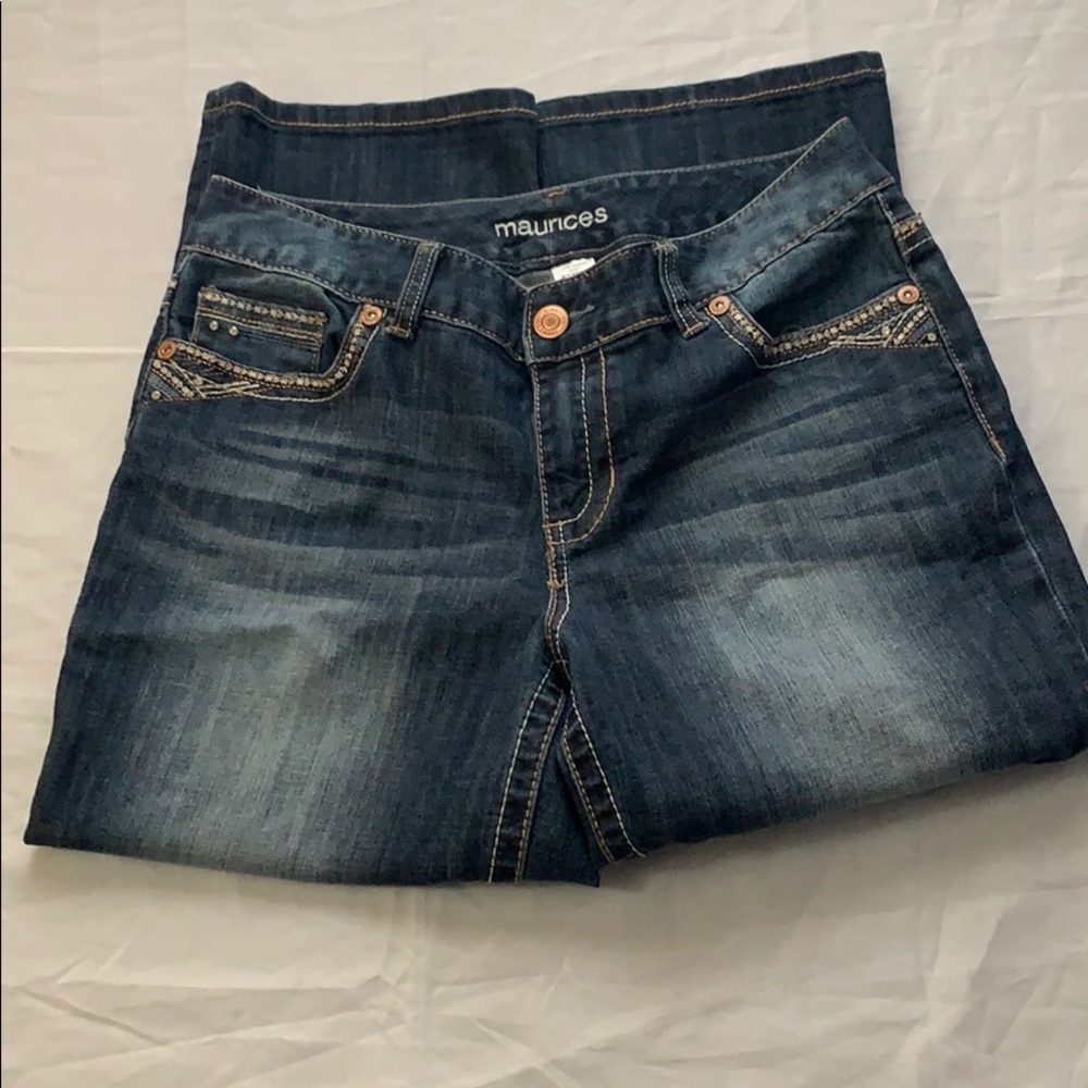 Maurices Distressed Jean Capris, Size 9/10, EUC, MAKE AN OFFER!!!